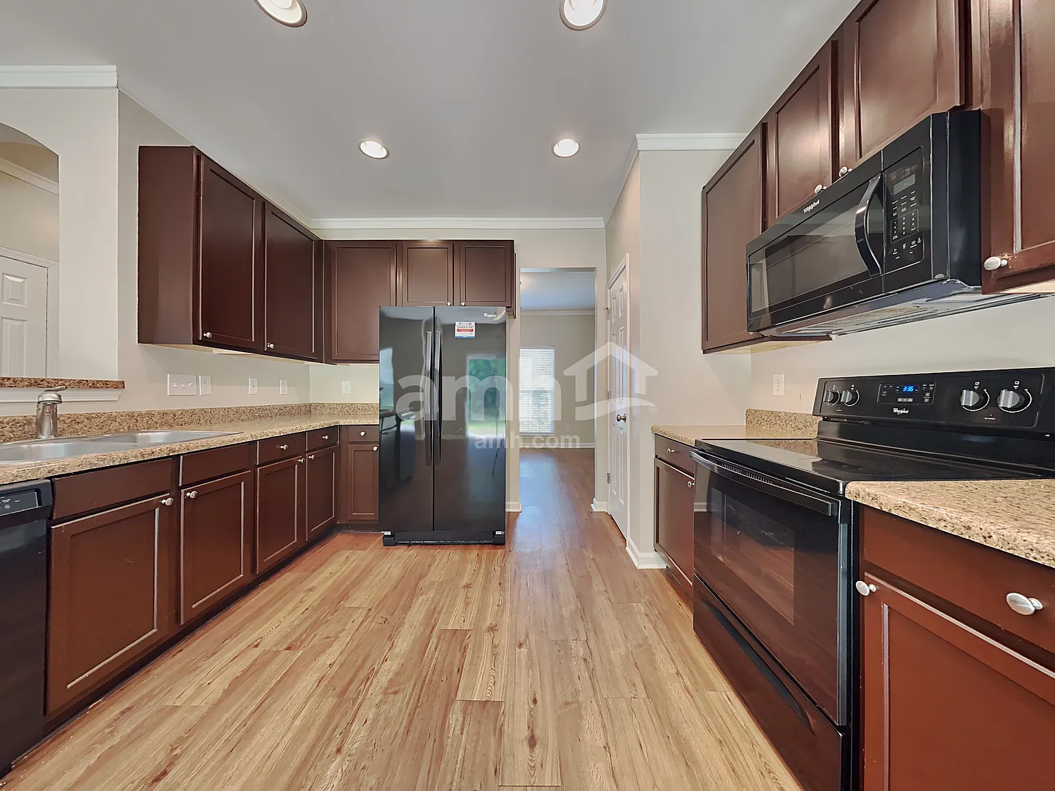 4 bed, 2.5 bath, 2376 sqft, $2,850 — Photo 3