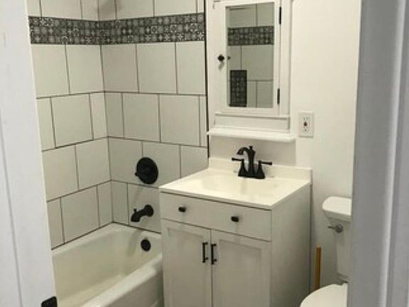 3rd image of 4929 W 119th St