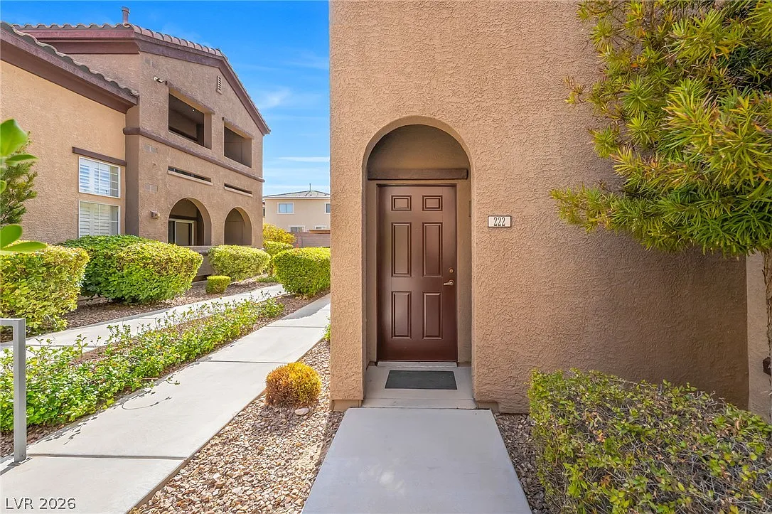 2 bed, 2.0 bath, 1337 sqft, $1,700 — Photo 3