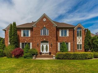 28 Twin Lakes Dr, Colts Neck, NJ 07722