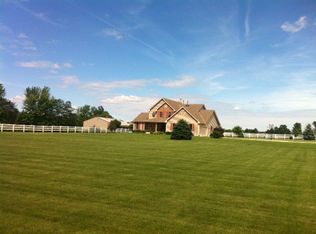 W287N8850 Center Oak Rd, Hartland, WI 53029