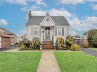 2279 Townsend Rd, Seaford, NY 11783