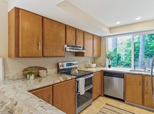 17215 NE 16th Pl, Bellevue, WA 98008