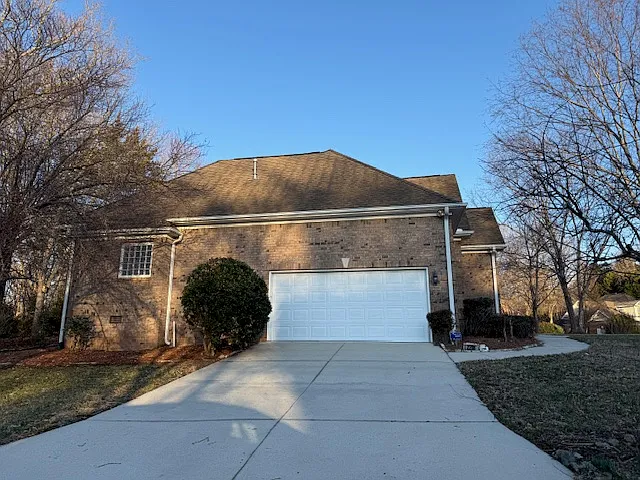 3 bed, 2317 sqft, $2,550 — Photo 2