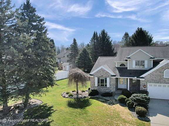 3rd image of 3815 Ashbrook Dr