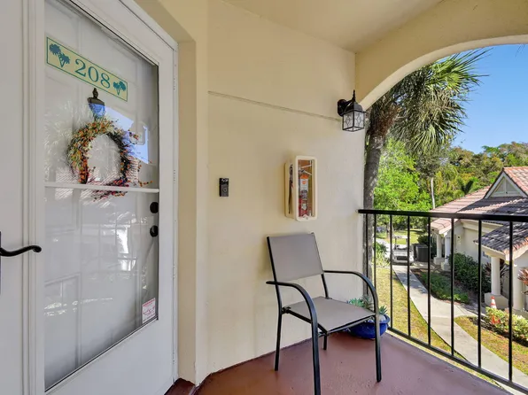 815 W Boynton Beach Boulevard #11-208, Boynton Beach, FL 33426