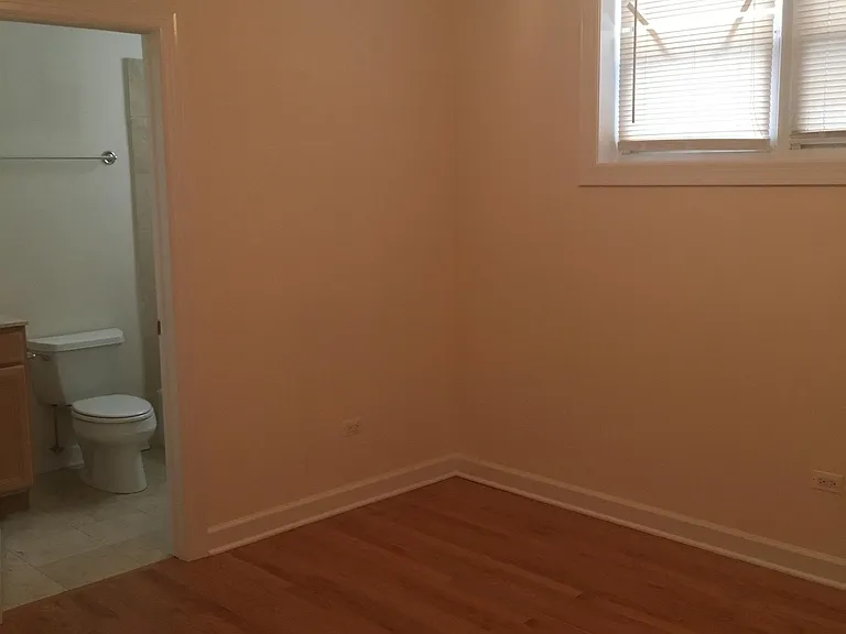 915 W Dakin St — Photo 23