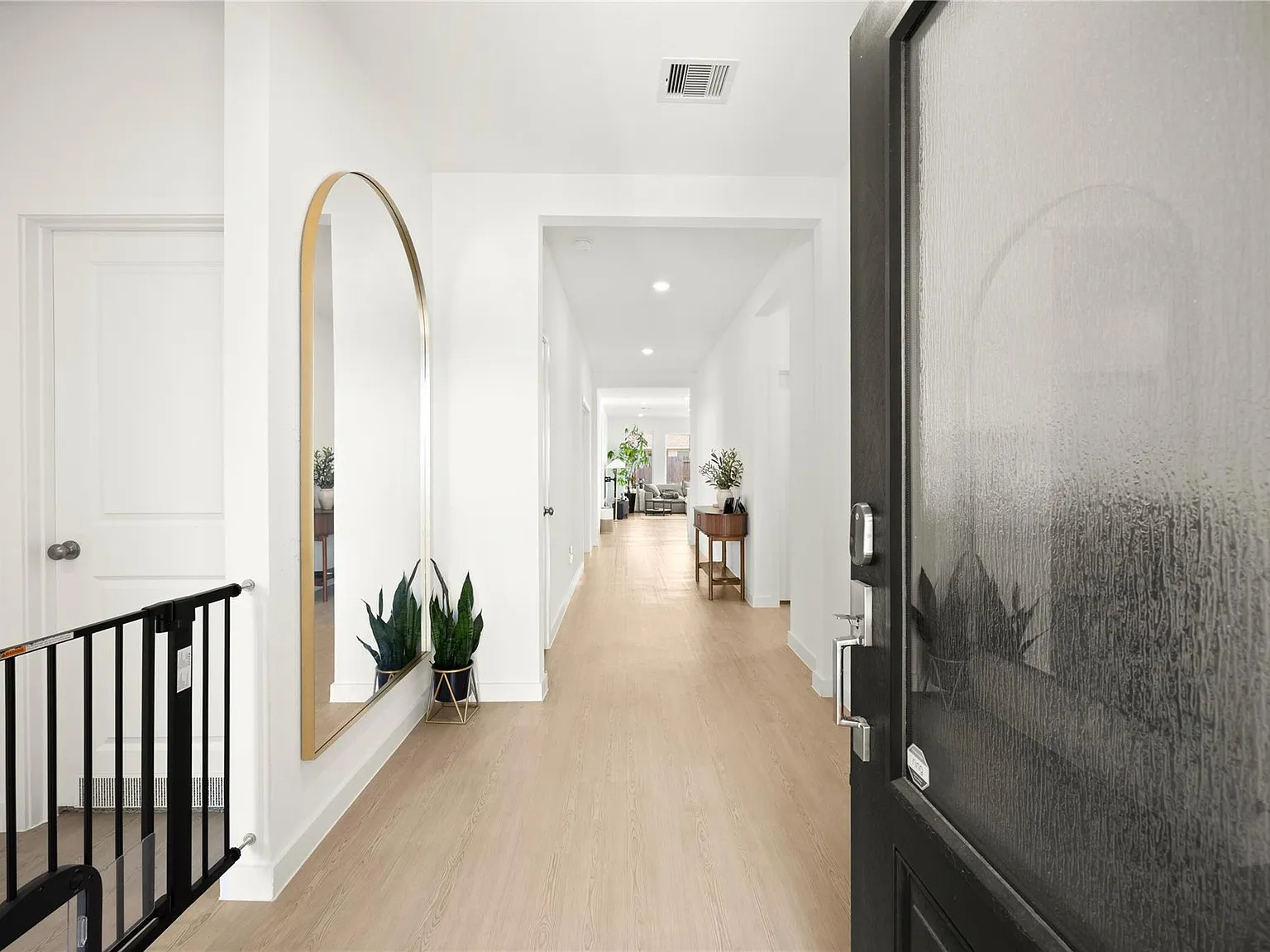 4 bed, 3.0 bath, 2207 sqft, $2,750 — Photo 3