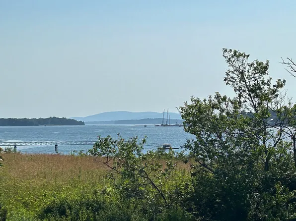 193 S Wharf Road, Brooksville, ME 04617