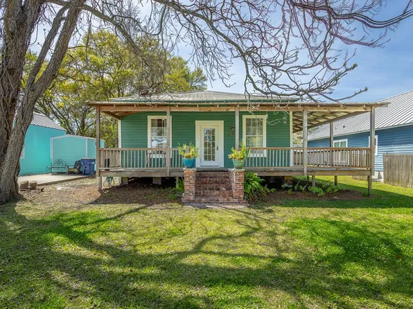 112 14th St, Apalachicola, FL 32320