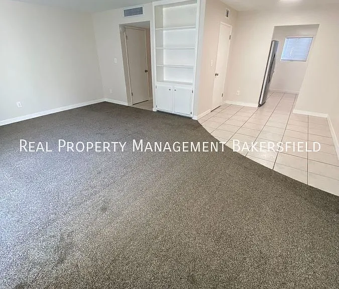 2401 Olive St — Photo 11
