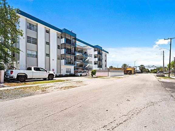 2nd image of 1230 NE 139th St APT 307