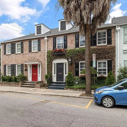130 Queen St