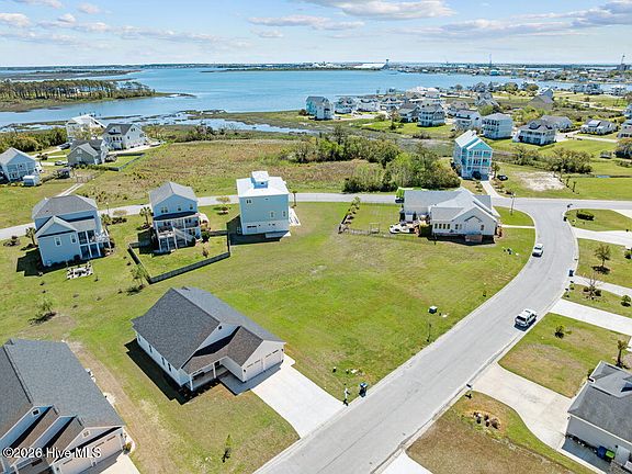 3rd image of 1304 Fathom Way