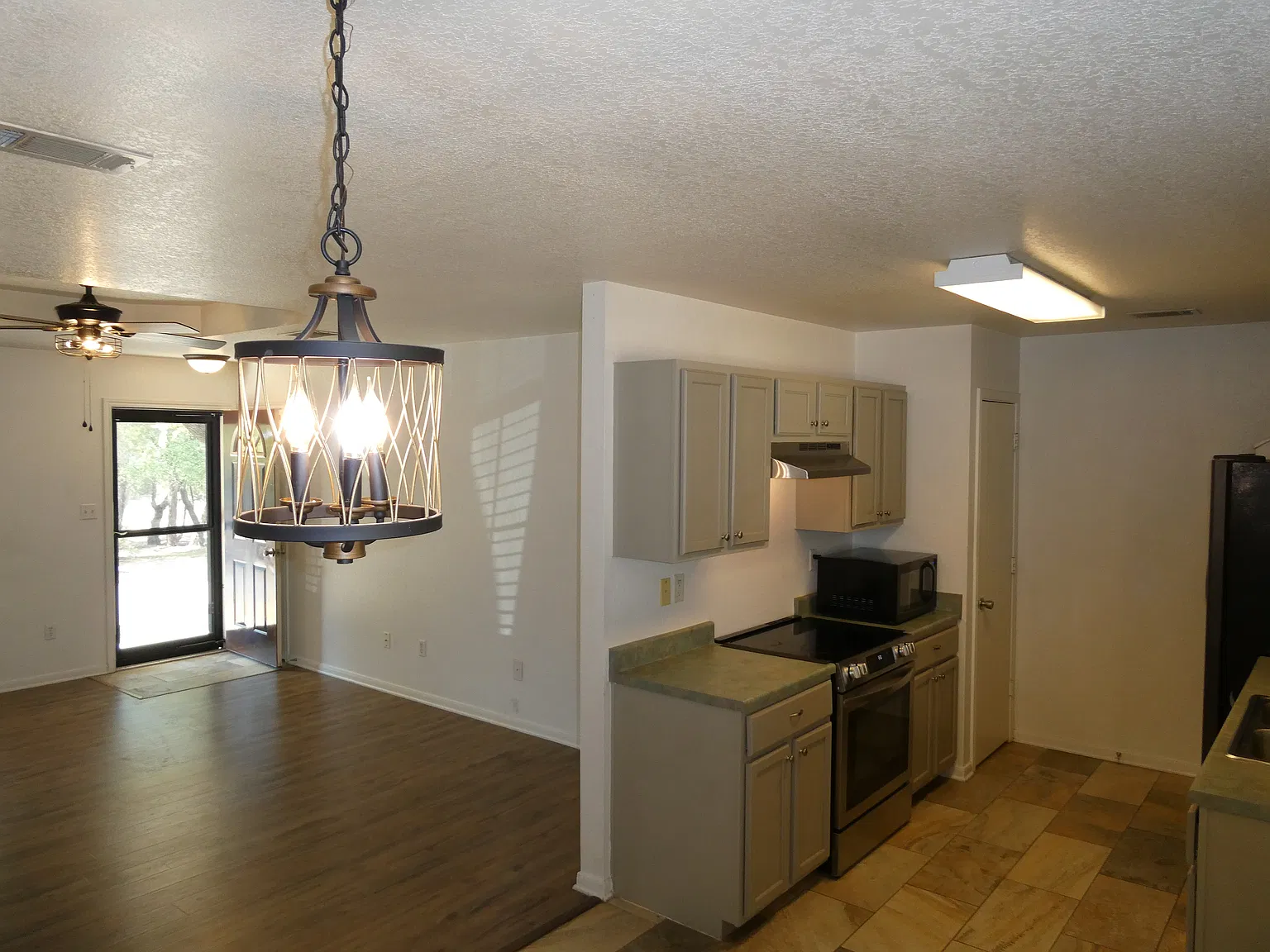 2 bed, 962 sqft, $1,050 — Photo 3