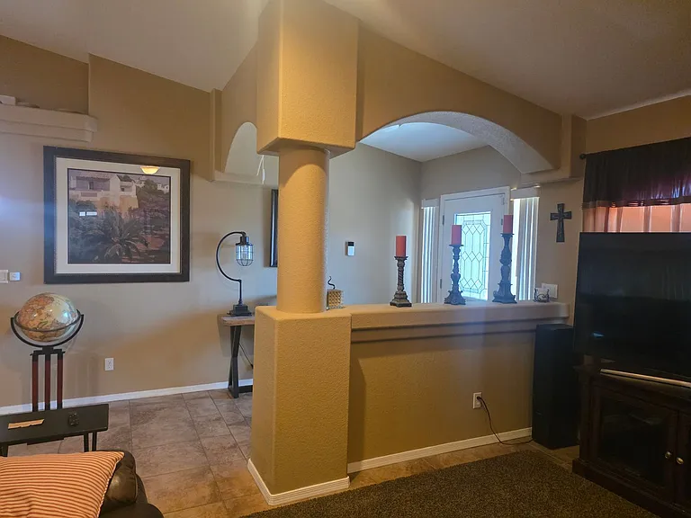 2121 E Desert Lakes Dr — Photo 5