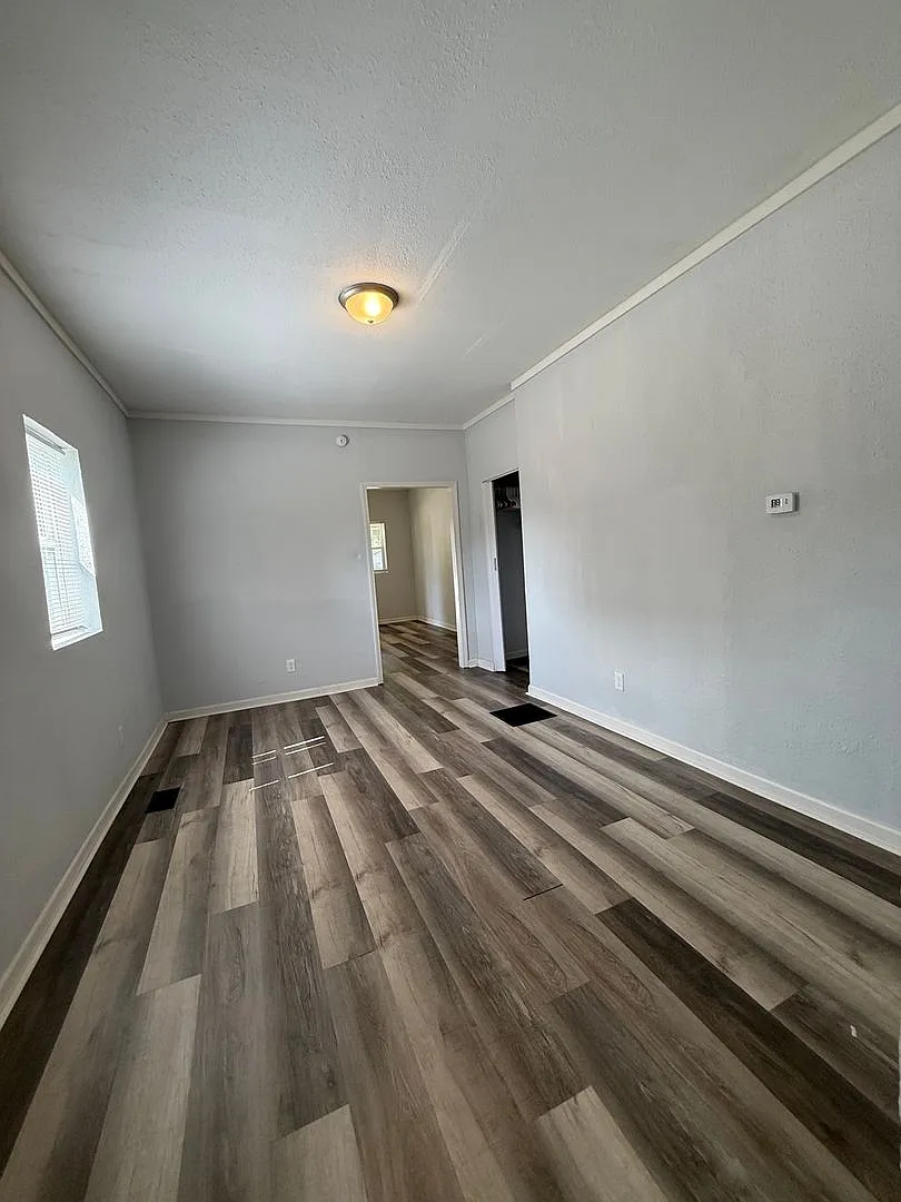 Cozy & Updated 1 Bedroom | 1 Bathroom Efficiency Apartment — Photo 3