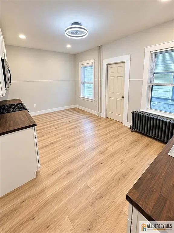 3 bed, 1.0 bath, 1620 sqft, $2,350 — Photo 4