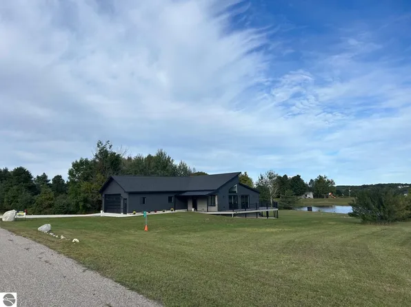 9132 Blue Gill Rd, Ellsworth, MI 49729