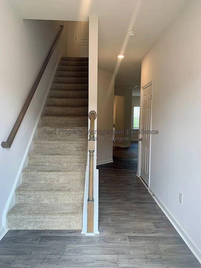 3 bed, 2.5 bath, 1416 sqft, $1,700 — Photo 2