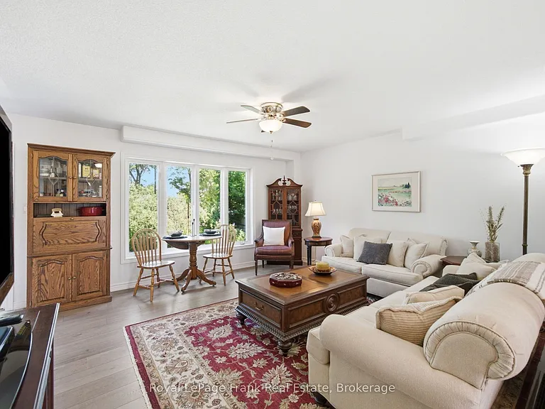 26 Fallingbrook Cres — Photo 7