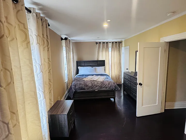 2754 Kenwood Ave #5 — Photo 17