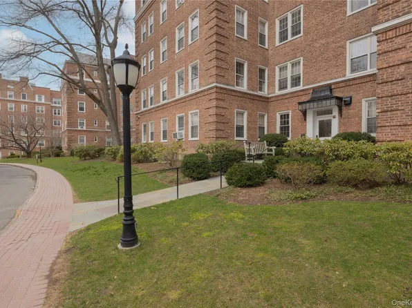 9 Midland Gardens #4A, Bronxville, NY 10708