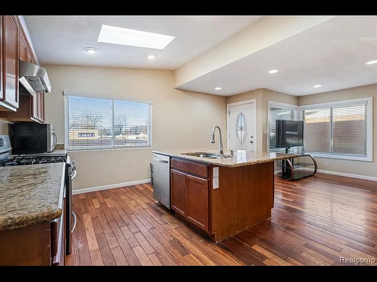 30636 Calahan Rd — Photo 3