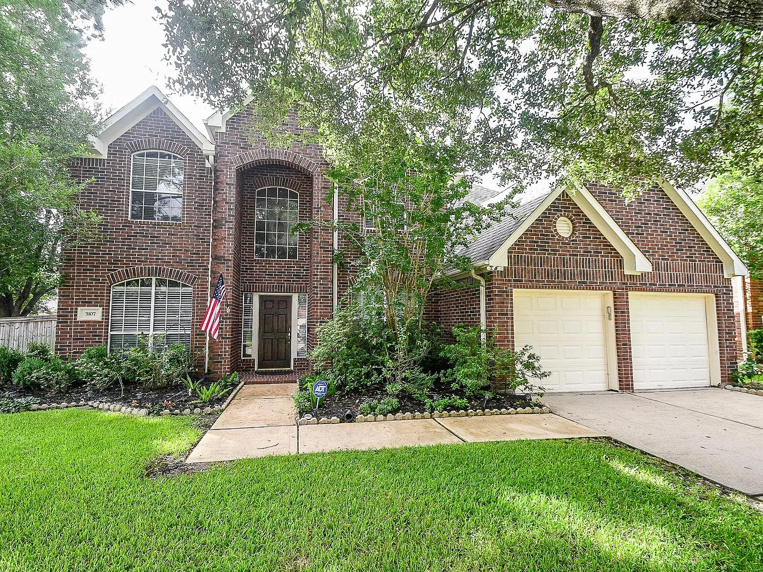 4 bed, 3.5 bath, 3439 sqft, $3,470 — Photo 2