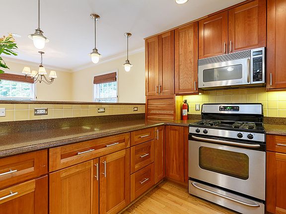 Guest and family friendly with the dining room facing eating counter.
