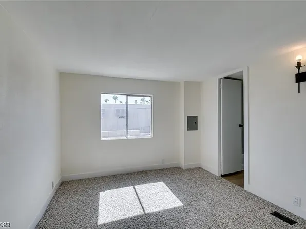 3658 Death Valley Dr, Las Vegas, NV 89122