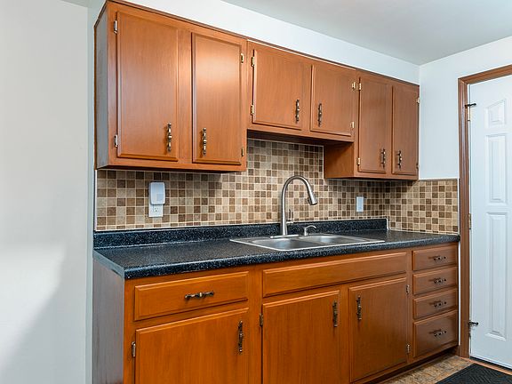 5th image of 1436 Wentworth Ave