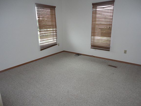 3rd image of 51 Hubbard Ave