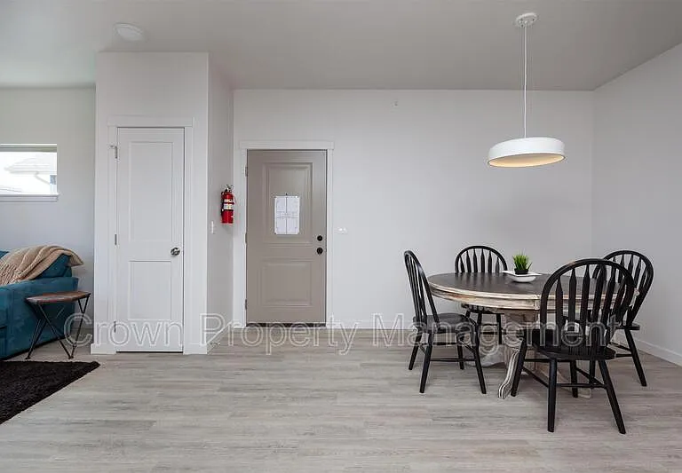207 Sawyer Ln #D — Photo 3