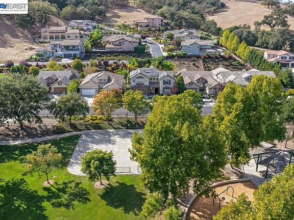 4th image of 9241 Tea Tree Ct