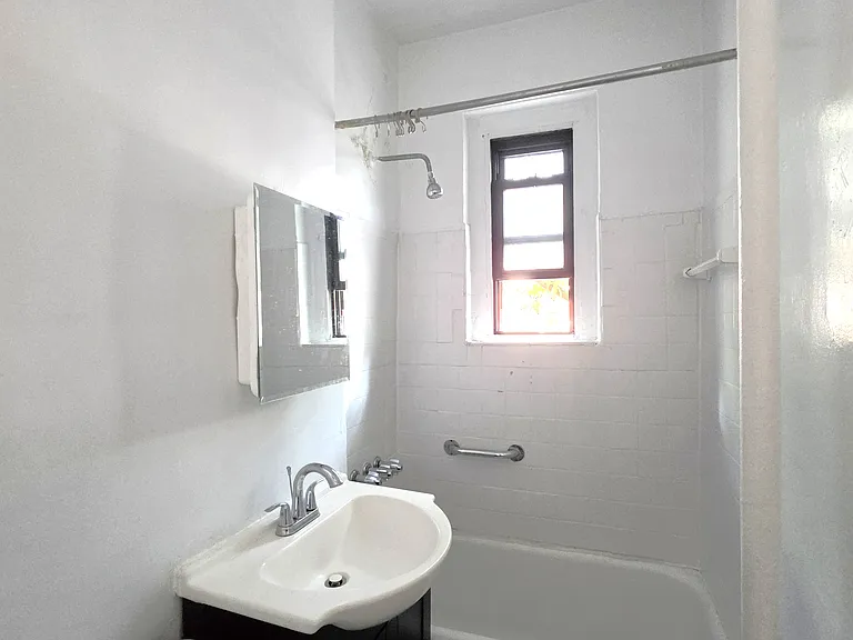 21-15 33rd St #2F — Photo 12