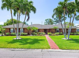 400 S Country Club Dr, Atlantis, FL 33462