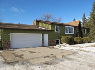 902 S 83rd St, Grand Forks, ND 58201