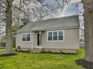 497 Foster Rd, Tewksbury, MA 01876