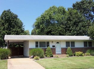 1045 Canisius Ln, Florissant, MO 63031