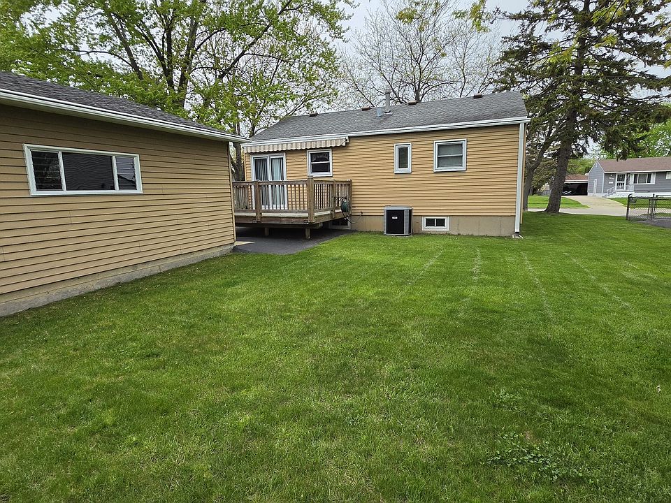 2nd image of 2637 Illini Rd