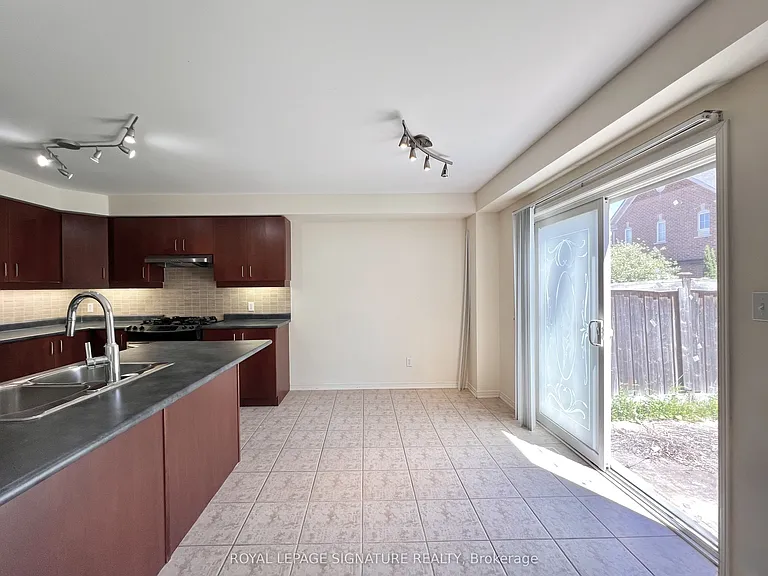 99 Tansley Cres — Photo 13