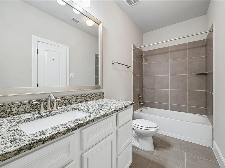 1704 Oak Leaf Pass Dr — Photo 10