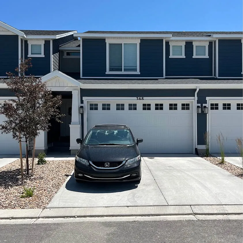 4 bed, 3.5 bath, 2800 sqft, $2,300 — Photo 1