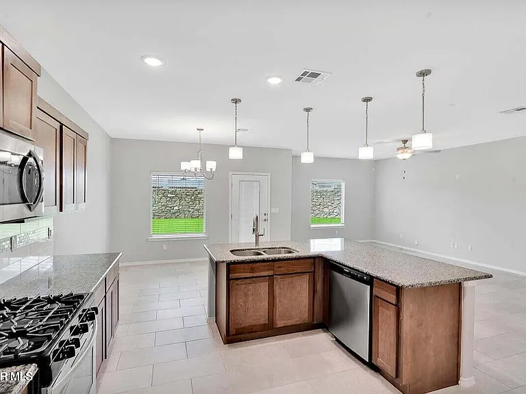 12661 Kingsbury Ave — Photo 5