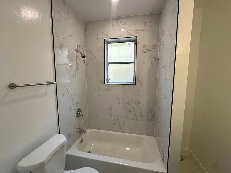 1556 Polk St — Photo 10