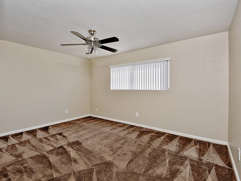 245 E Lincoln Ave — Photo 13