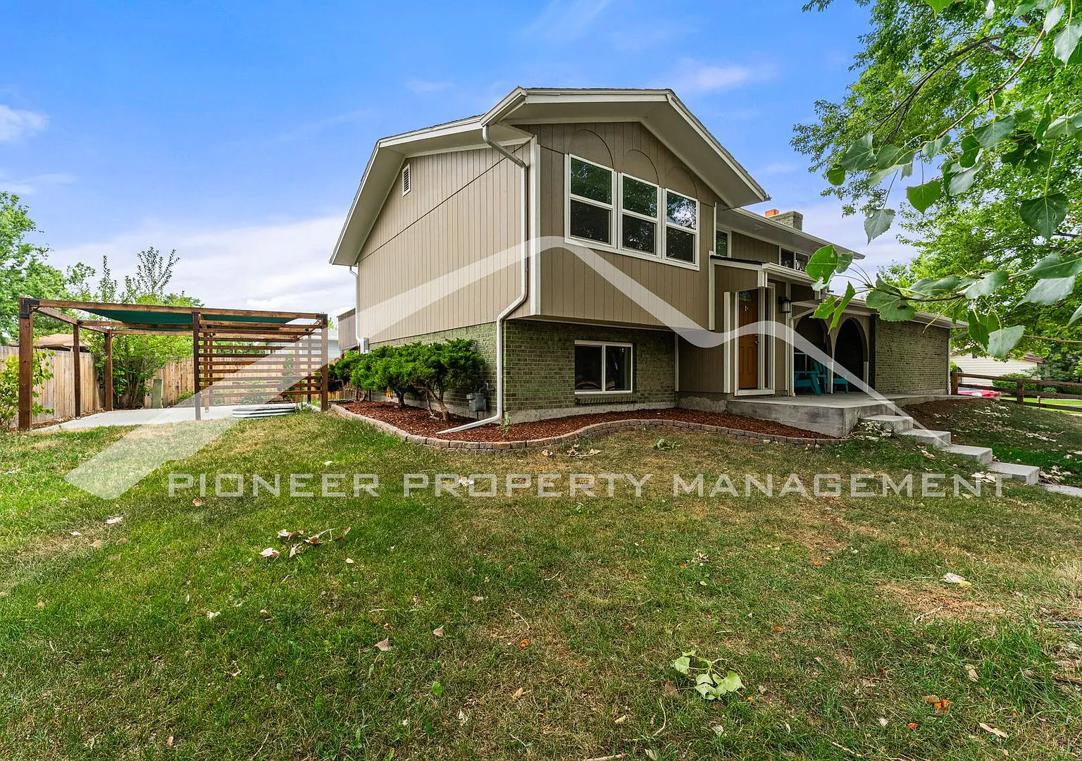 Spacious Home with 2 Car Garage and Central Air! — Photo 3