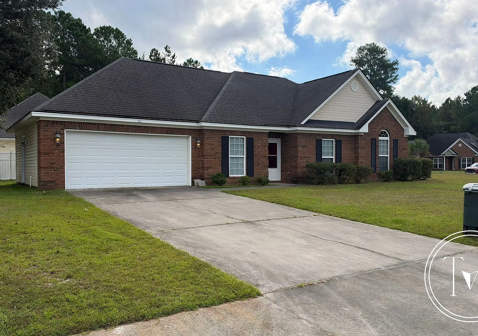 Move-in ready 3-bedroom home in The Enclave at Oak Crest! — Photo 3