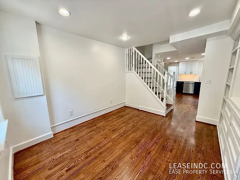 2333 17th St NW — Photo 2
